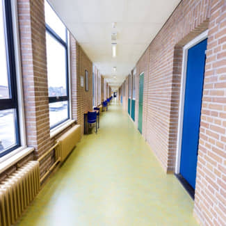 Aantal overledenen in verpleeg-en verzorgingshuizen bijna verdubbeld